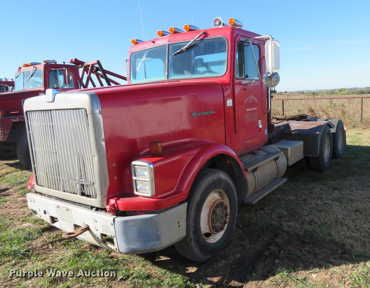 image for item DF9809 1993 International F9370 semi truck