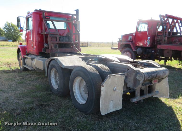 image for item DF9809 1993 International F9370 semi truck