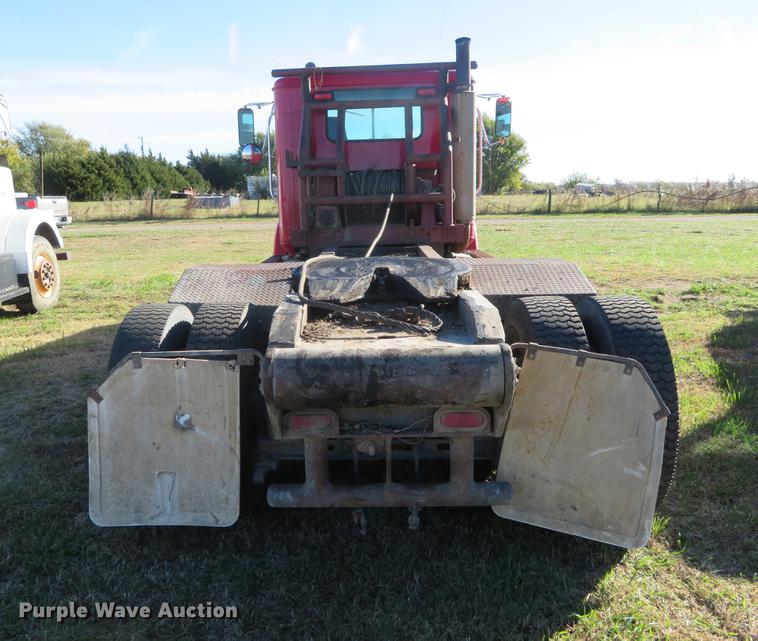 image for item DF9809 1993 International F9370 semi truck