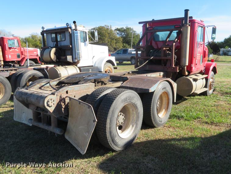 image for item DF9809 1993 International F9370 semi truck