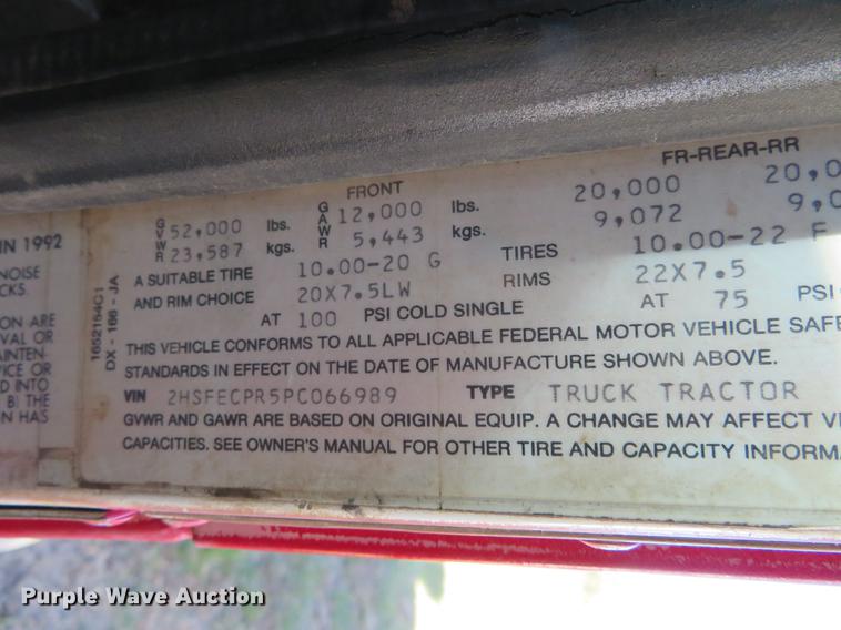 image for item DF9809 1993 International F9370 semi truck