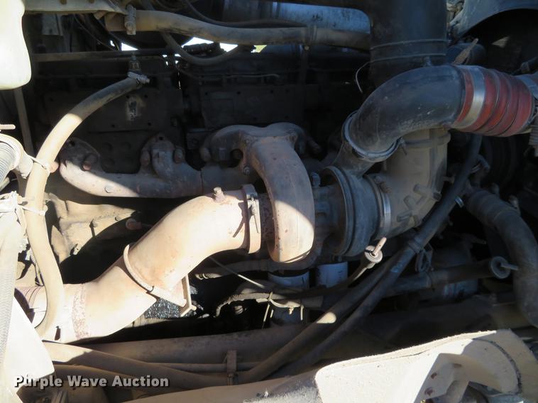 image for item DF9809 1993 International F9370 semi truck