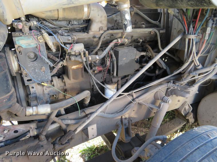 image for item DF9809 1993 International F9370 semi truck