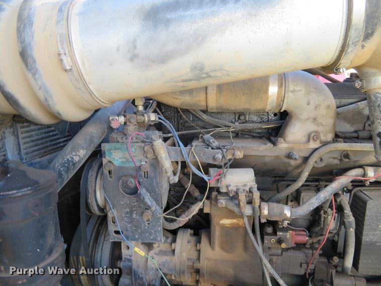 image for item DF9809 1993 International F9370 semi truck