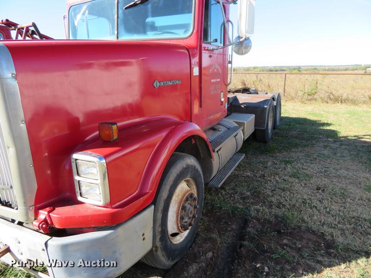 image for item DF9809 1993 International F9370 semi truck