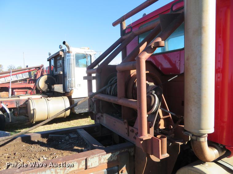 image for item DF9809 1993 International F9370 semi truck