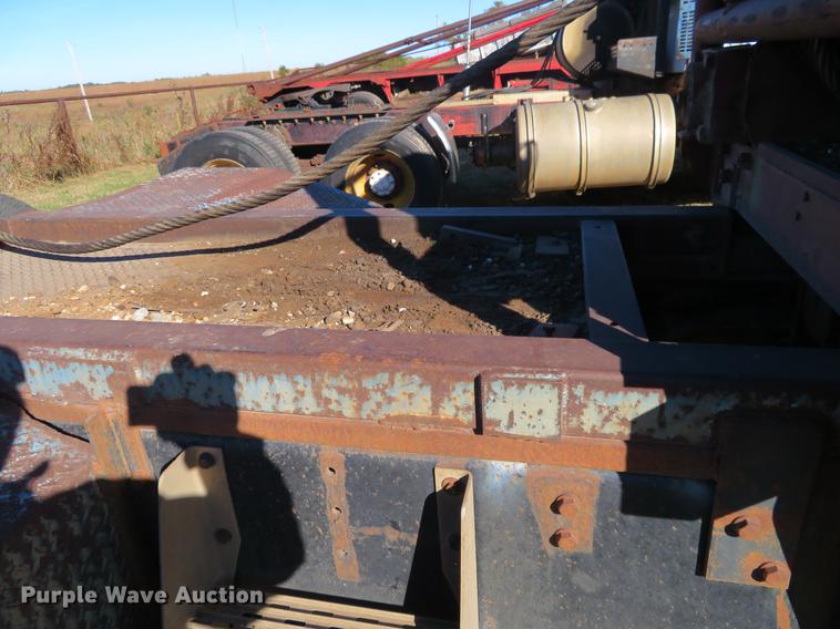 image for item DF9809 1993 International F9370 semi truck