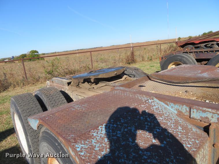 image for item DF9809 1993 International F9370 semi truck