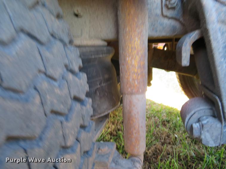 image for item DF9809 1993 International F9370 semi truck