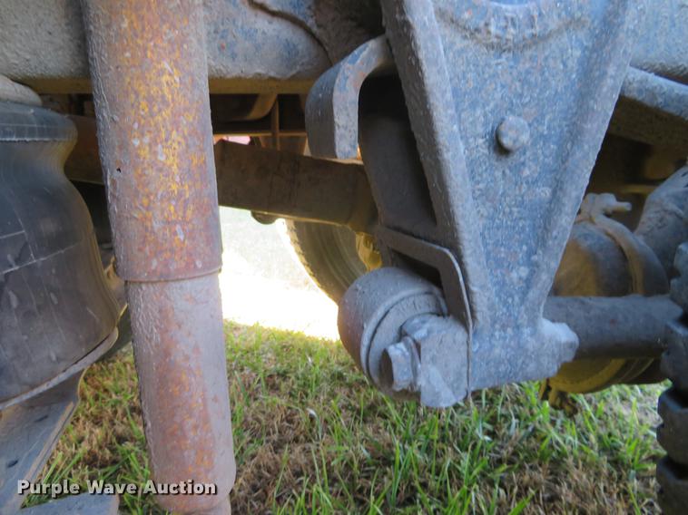 image for item DF9809 1993 International F9370 semi truck