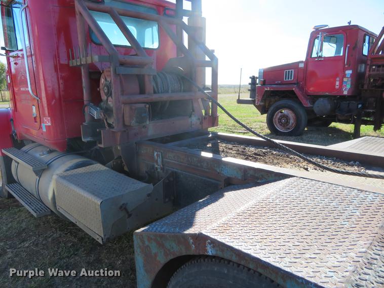 image for item DF9809 1993 International F9370 semi truck