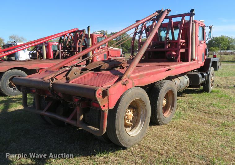 image for item DF9811 1976 International Paystar 5000 oilfield rig up tandem truck