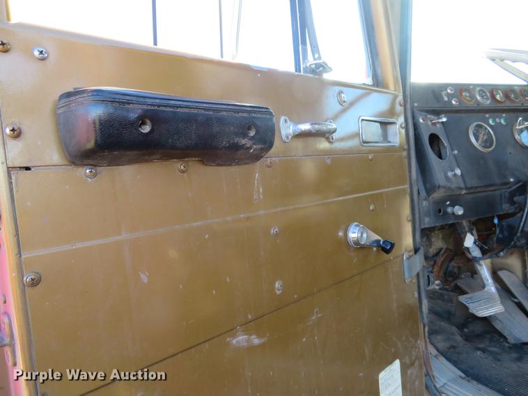 image for item DF9811 1976 International Paystar 5000 oilfield rig up tandem truck