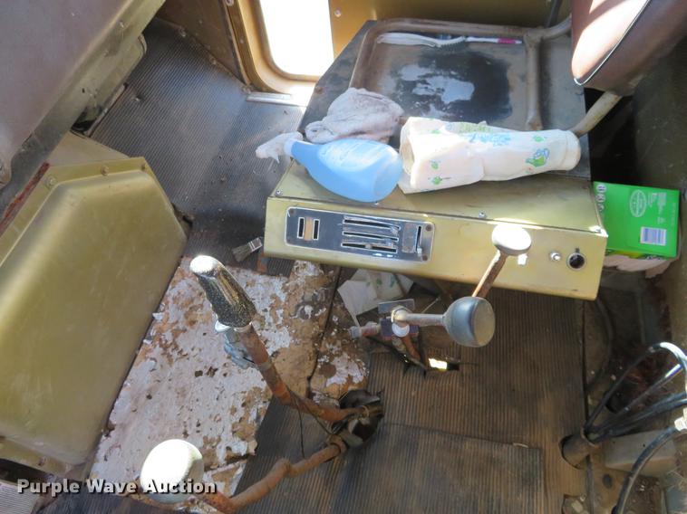 image for item DF9811 1976 International Paystar 5000 oilfield rig up tandem truck