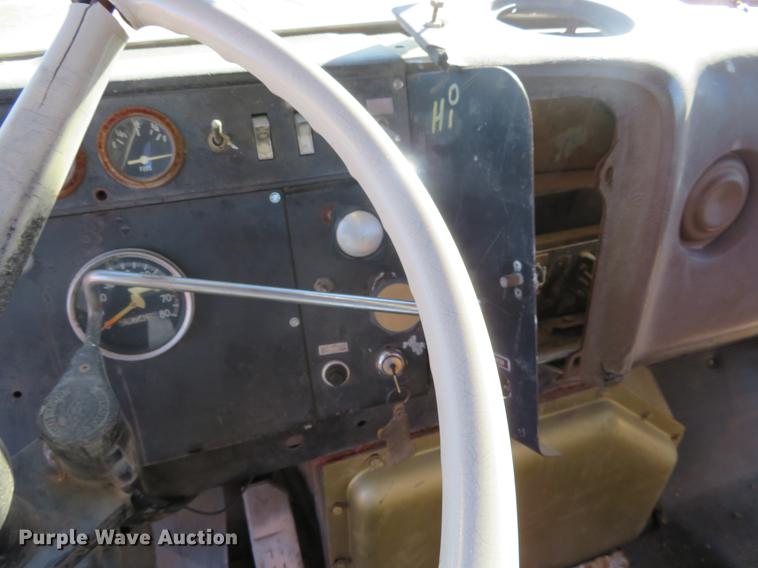 image for item DF9811 1976 International Paystar 5000 oilfield rig up tandem truck