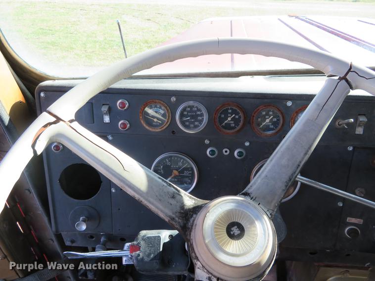 image for item DF9811 1976 International Paystar 5000 oilfield rig up tandem truck