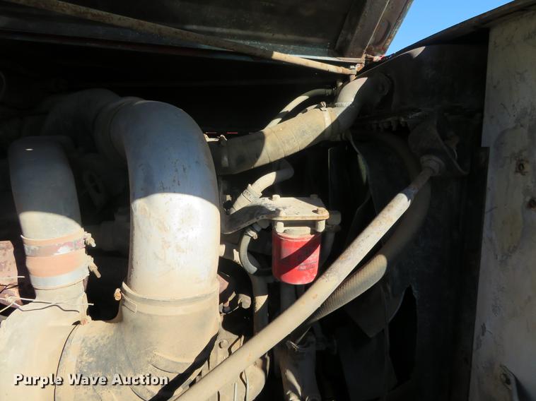 image for item DF9811 1976 International Paystar 5000 oilfield rig up tandem truck