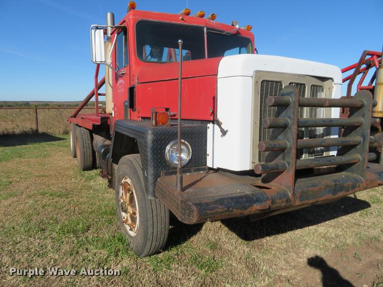 image for item DF9811 1976 International Paystar 5000 oilfield rig up tandem truck