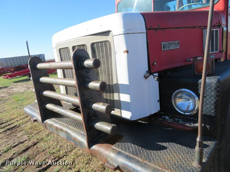 image for item DF9811 1976 International Paystar 5000 oilfield rig up tandem truck