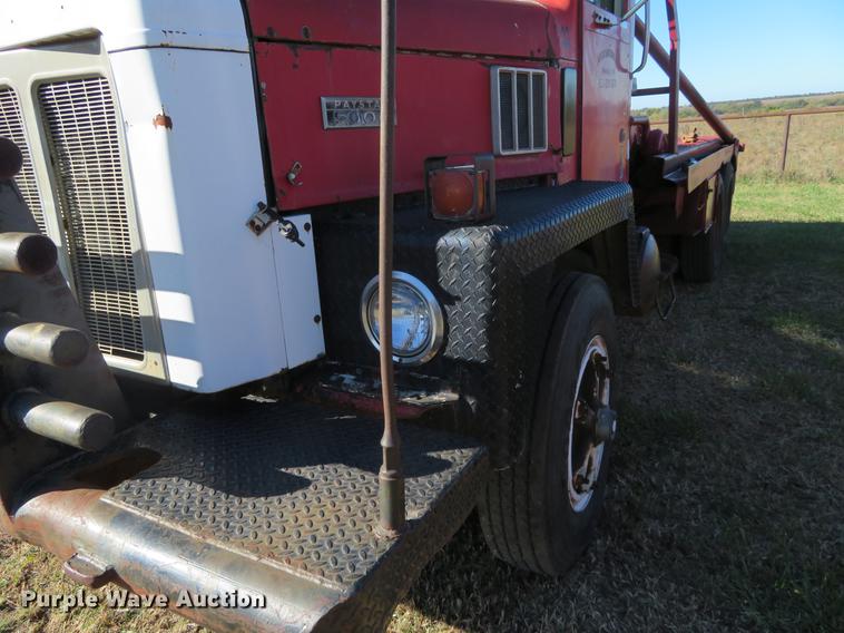 image for item DF9811 1976 International Paystar 5000 oilfield rig up tandem truck