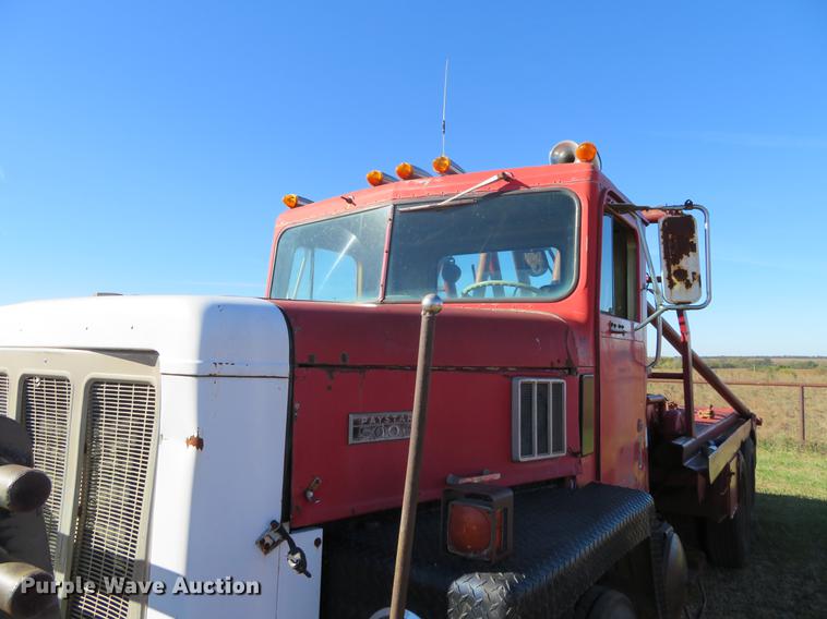 image for item DF9811 1976 International Paystar 5000 oilfield rig up tandem truck