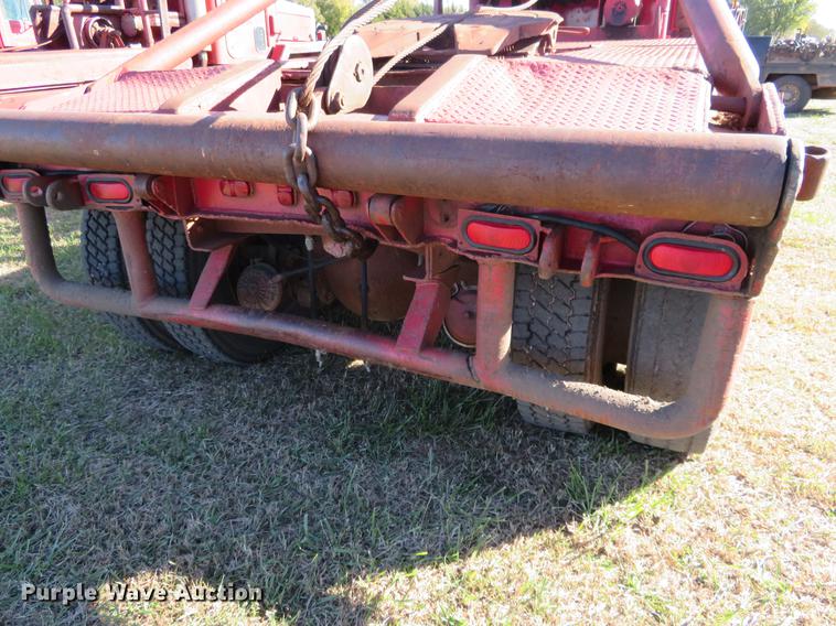 image for item DF9811 1976 International Paystar 5000 oilfield rig up tandem truck