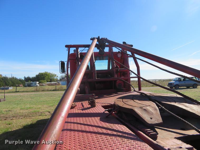 image for item DF9811 1976 International Paystar 5000 oilfield rig up tandem truck