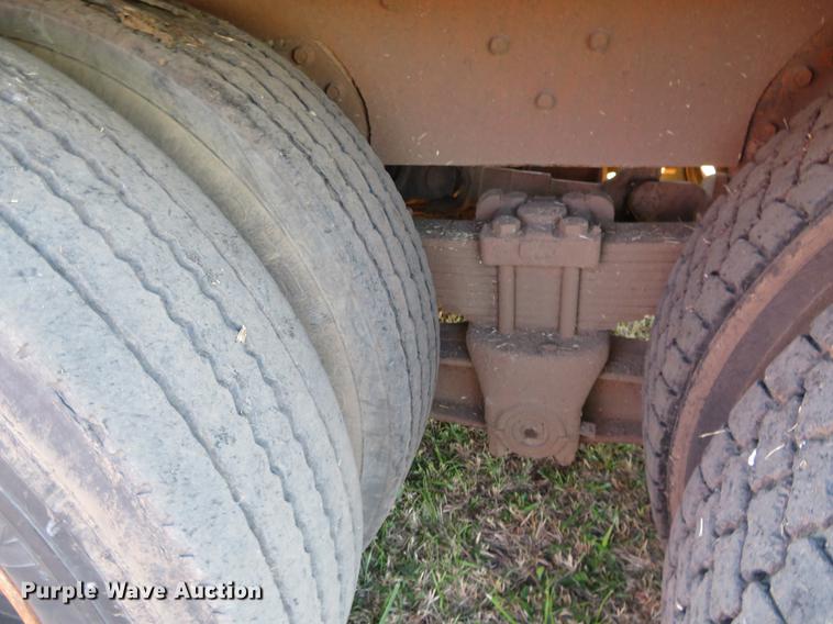 image for item DF9811 1976 International Paystar 5000 oilfield rig up tandem truck