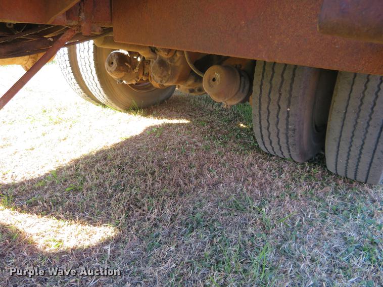 image for item DF9811 1976 International Paystar 5000 oilfield rig up tandem truck