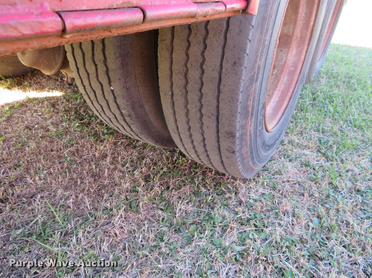 image for item DF9811 1976 International Paystar 5000 oilfield rig up tandem truck