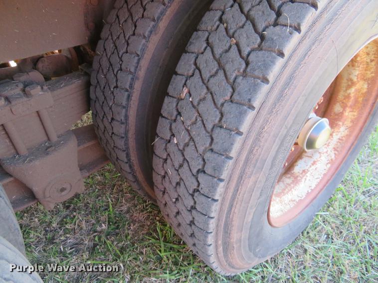 image for item DF9811 1976 International Paystar 5000 oilfield rig up tandem truck