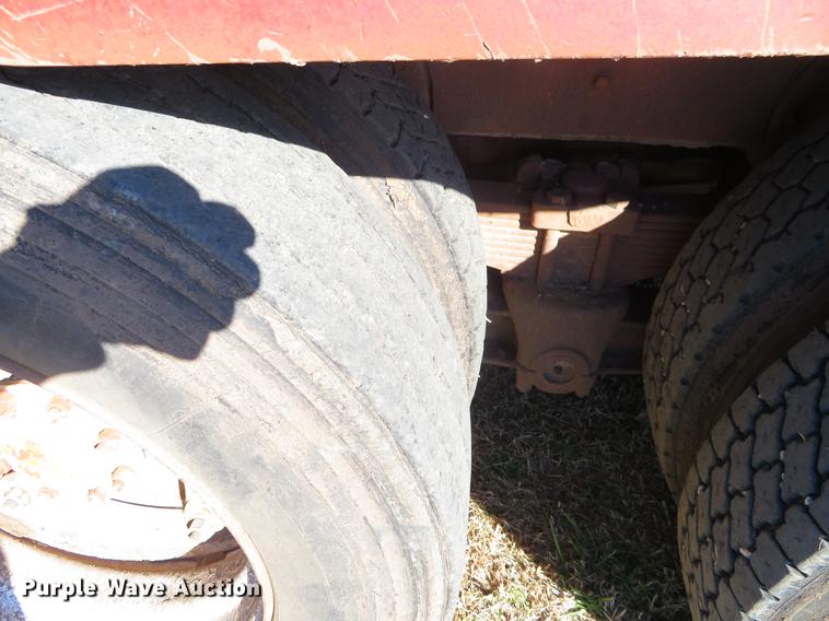 image for item DF9811 1976 International Paystar 5000 oilfield rig up tandem truck