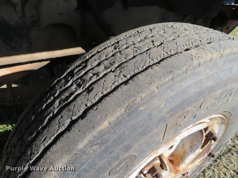 image for item DF9811 1976 International Paystar 5000 oilfield rig up tandem truck