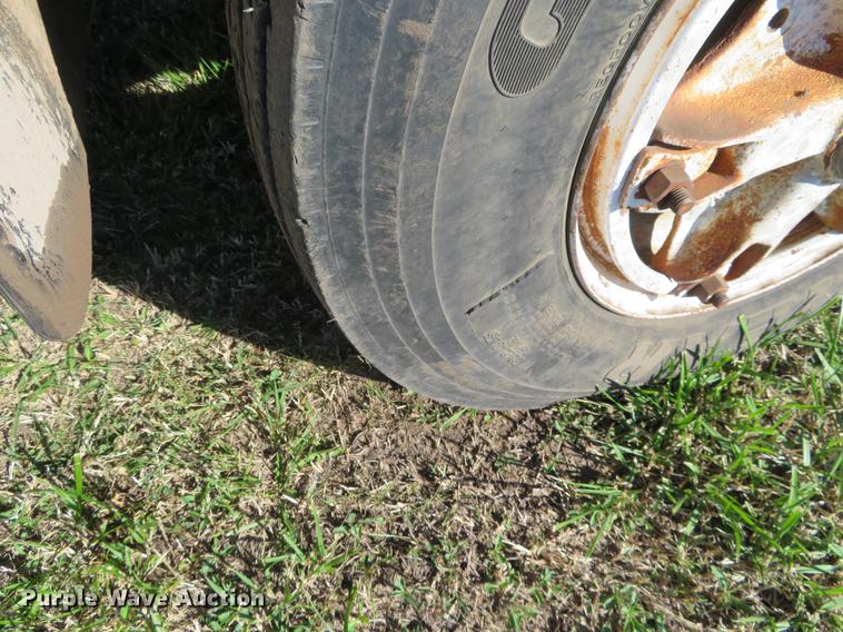 image for item DF9811 1976 International Paystar 5000 oilfield rig up tandem truck