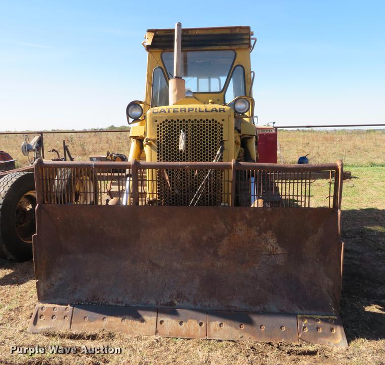 image for item DF9822 1981 Caterpillar D5B dozer
