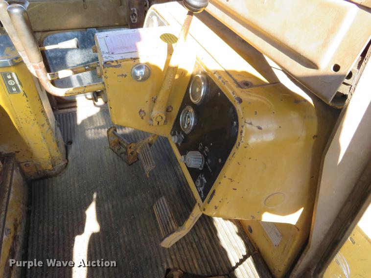 image for item DF9822 1981 Caterpillar D5B dozer