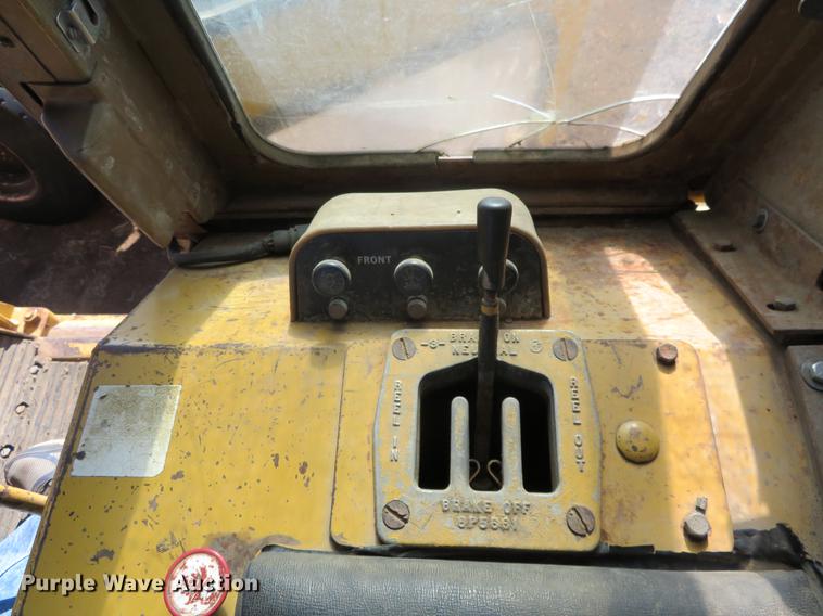 image for item DF9822 1981 Caterpillar D5B dozer