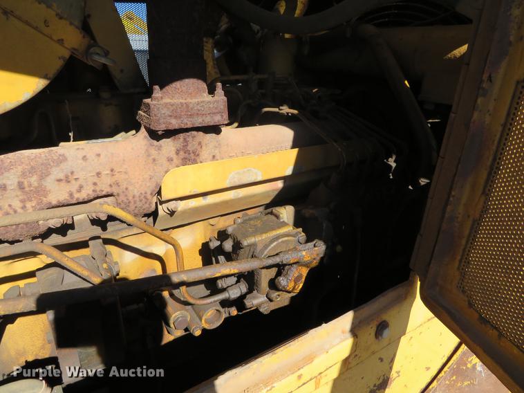 image for item DF9822 1981 Caterpillar D5B dozer