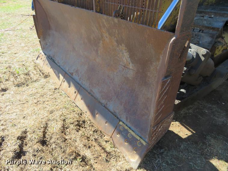 image for item DF9822 1981 Caterpillar D5B dozer