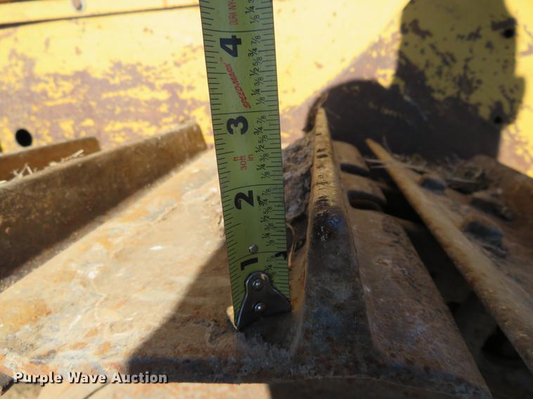 image for item DF9822 1981 Caterpillar D5B dozer