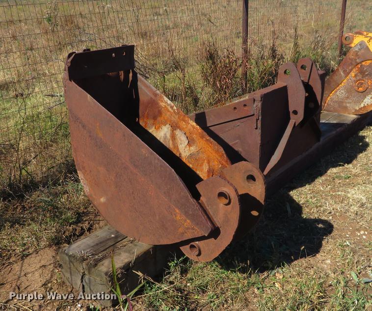 image for item DF9827 (2) steel backhoe buckets