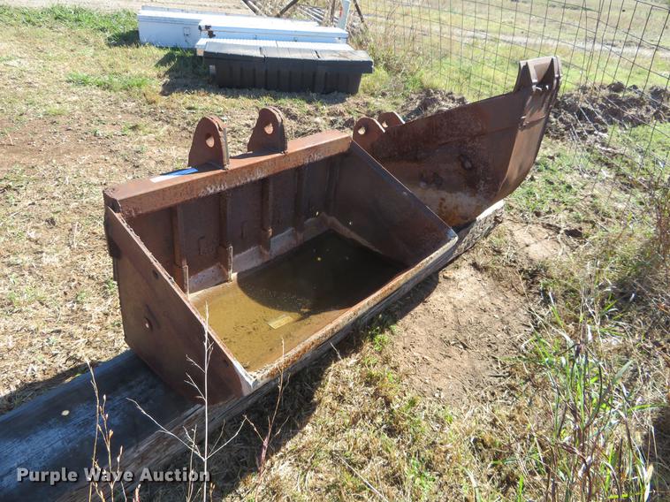 image for item DF9827 (2) steel backhoe buckets