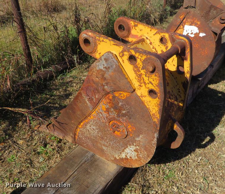 image for item DF9828 Central Fabricators Inc. 3000 steel backhoe bucket