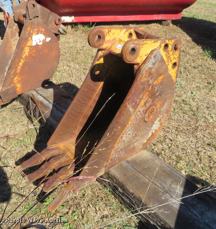 Central Fabricators Inc. 3000 steel backhoe bucket in Winfield, KS