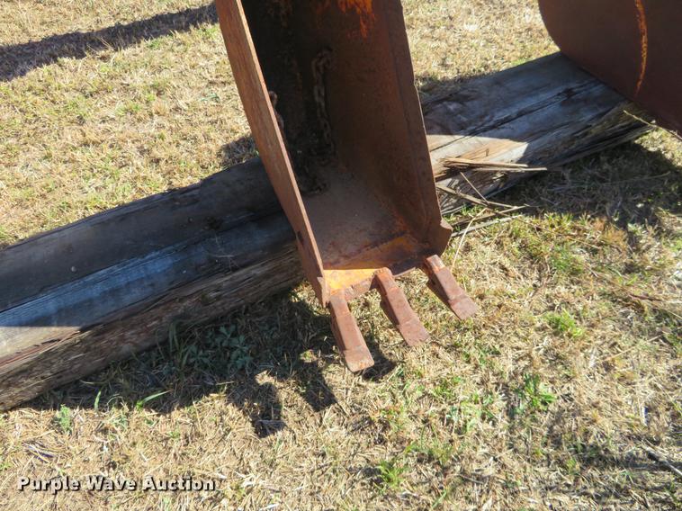 image for item DF9829 (2) steel backhoe buckets