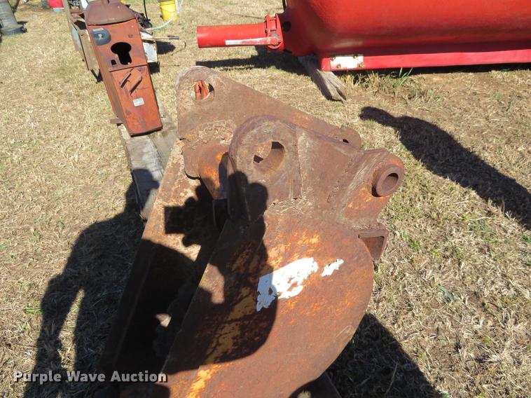 image for item DF9829 (2) steel backhoe buckets