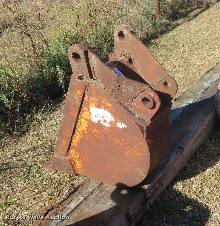 image for item DF9829 (2) steel backhoe buckets