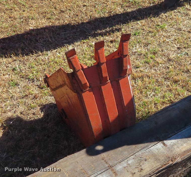 image for item DF9829 (2) steel backhoe buckets