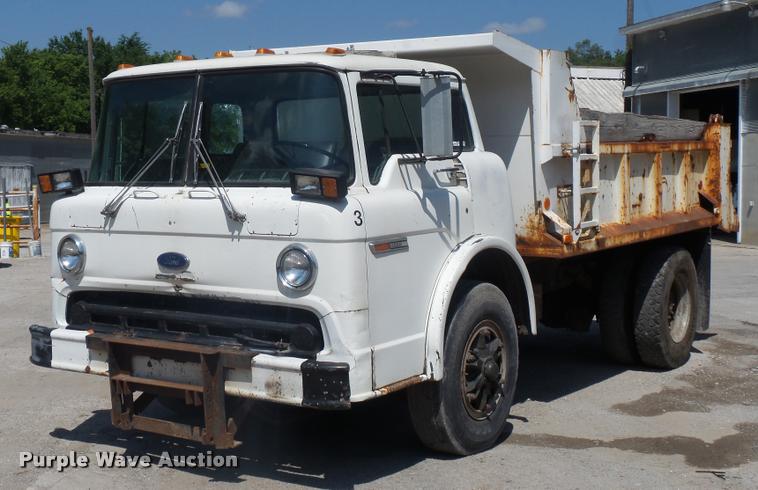 image for item DJ9503 1989 Ford C8000 dump truck