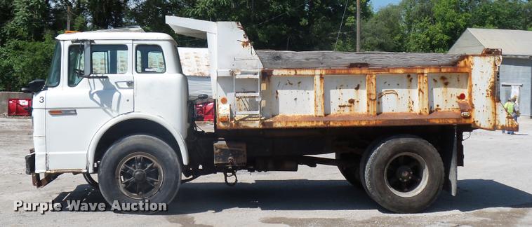 image for item DJ9503 1989 Ford C8000 dump truck